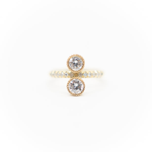 Spectacular Toi et Moi Diamond Ring